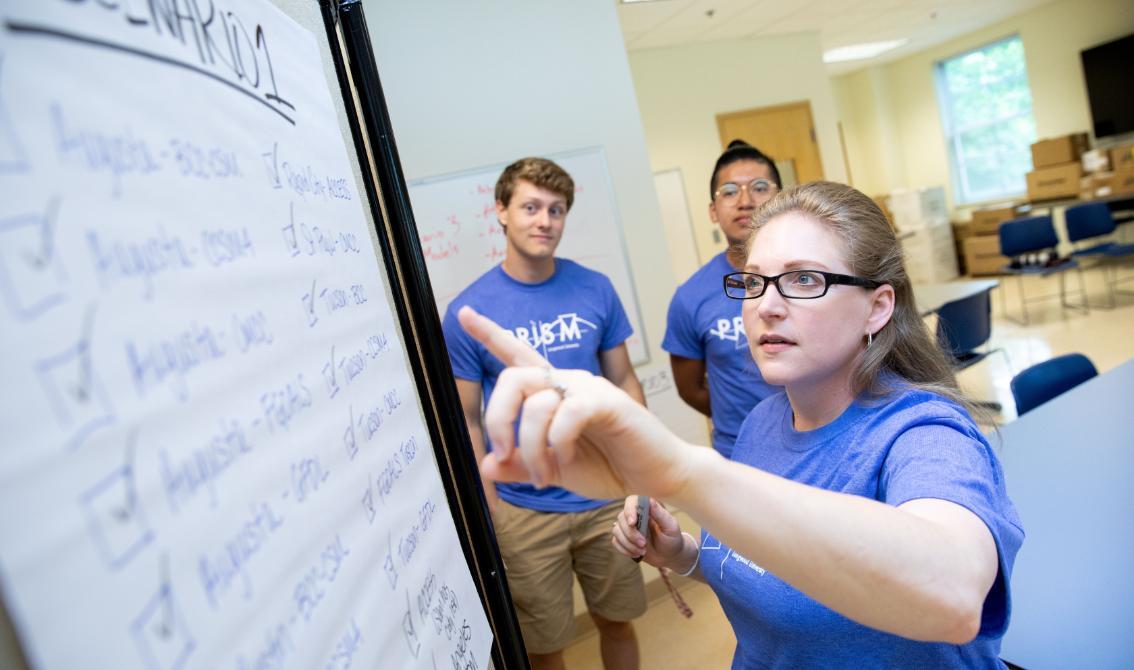 Dr. Kathy Gee working with student researchers